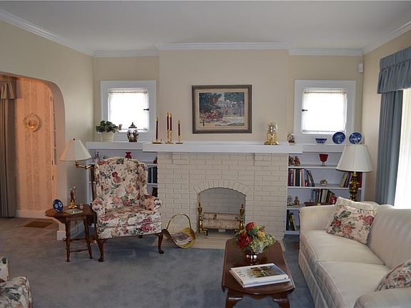 5th image of 111 Dell Park Ave