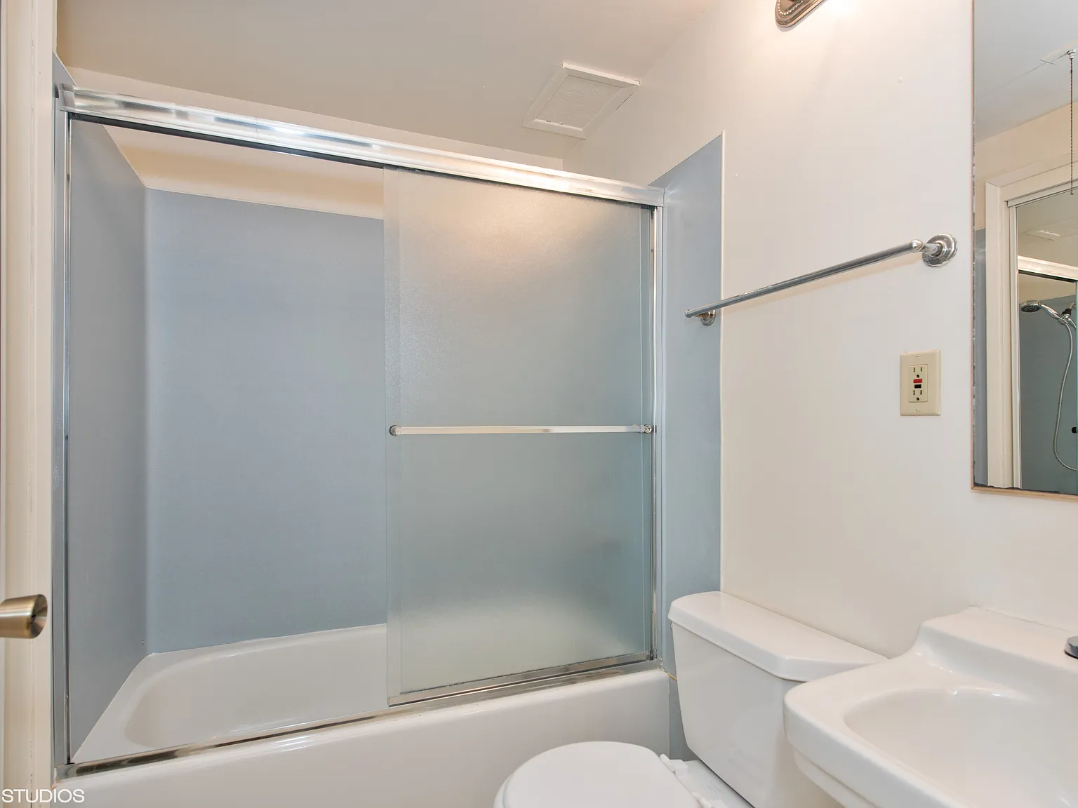 1 bed, 610 sqft, $1,600 — Photo 4