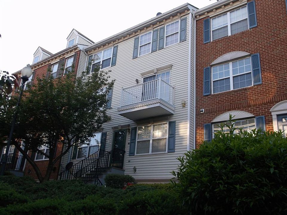 1st image of 18 Vaughan Dr #203