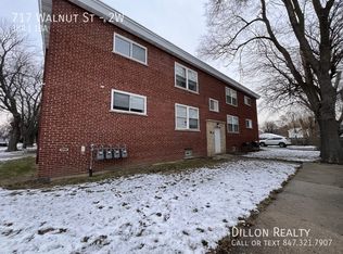 717 Walnut St #2W, Waukegan, IL 60085