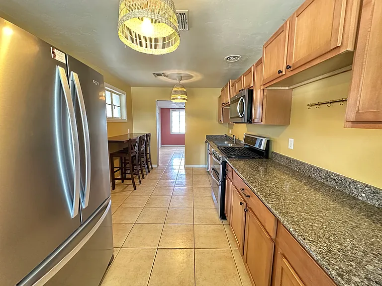 2208 N Rita Ave — Photo 13