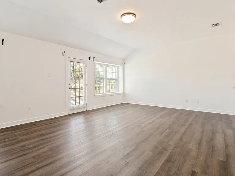 12503 Bay Ave — Photo 15
