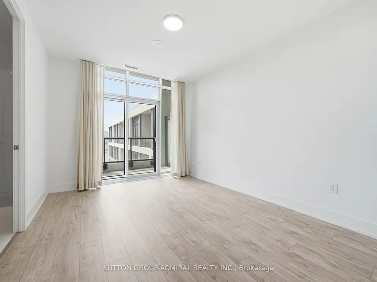 858 Dupont St #Penthouse 43 — Photo 13