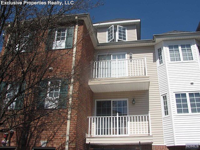 1st image of 101-105 Roseland Ave Unit 204