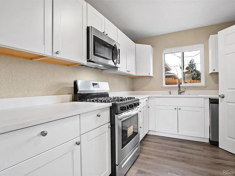 2301 Newport St — Photo 5