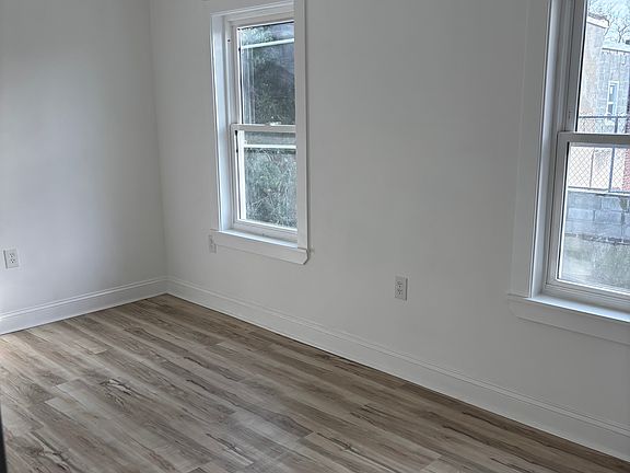 2nd image of 1018 W Schiller St #B