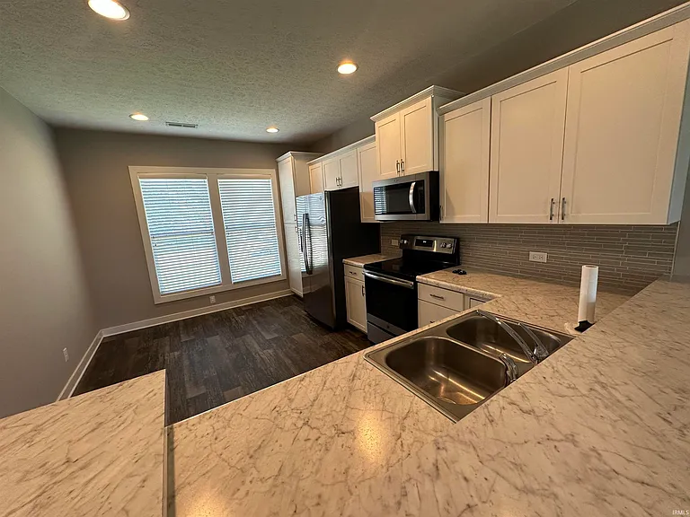 2331 Jamaica Ct — Photo 3