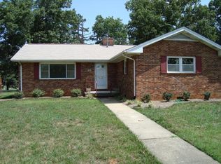 500 Oakwood Ln, Graham, NC 27253