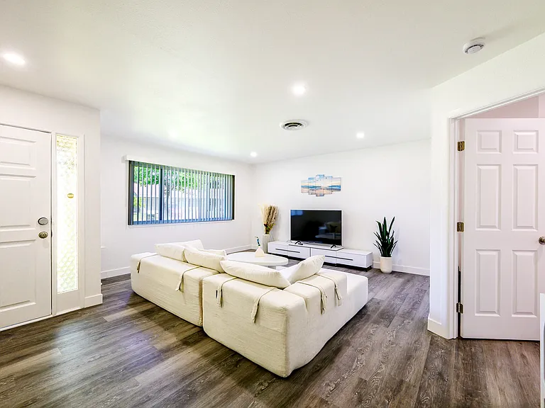 9042 El Oro Plaza Dr — Photo 1