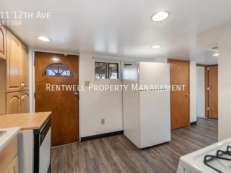 911 12th Ave — Photo 3