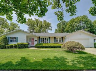 910 Meadowlark Dr, Madison, WI 53714