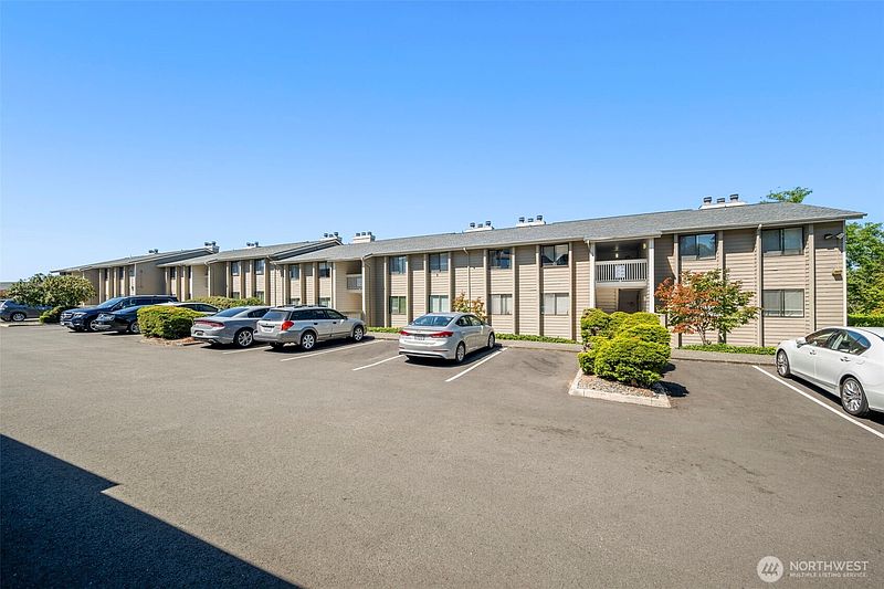 3rd image of 1319 S Puget Drive #D15
