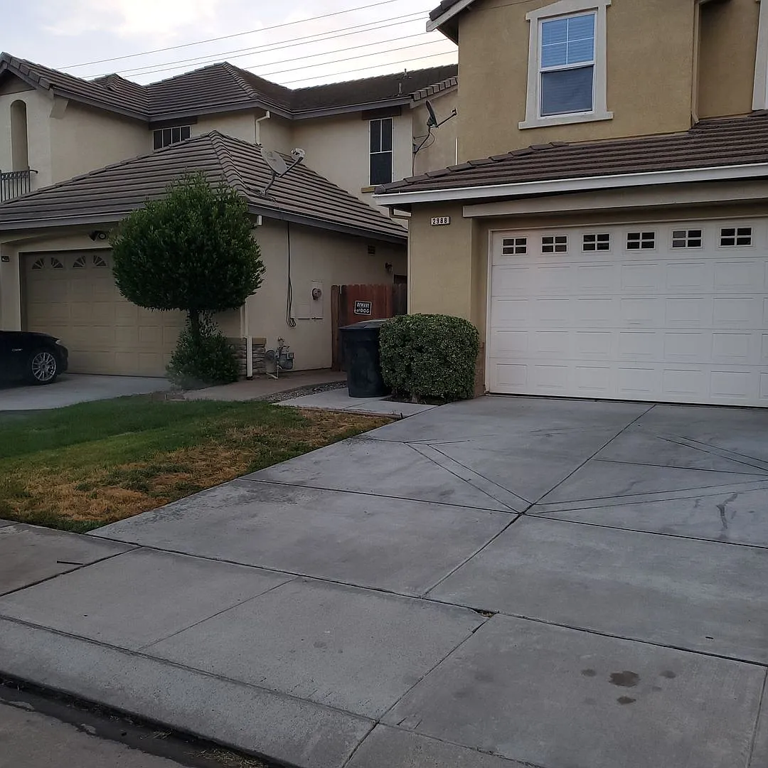 2988 Essie Way~Large Home — Photo 2