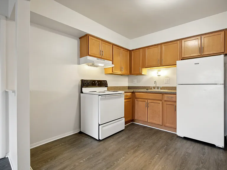 Maple Grove Apartments — Photo 12