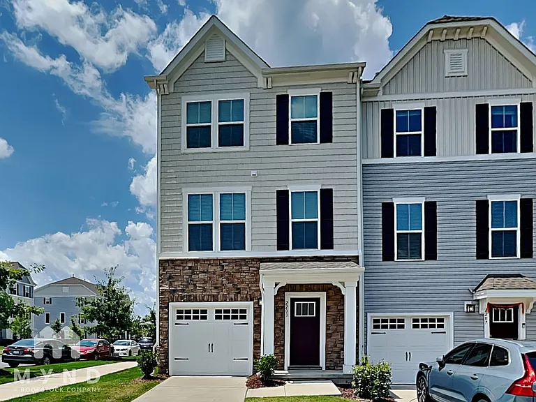 2203 Doby Creek Ln — Photo 1