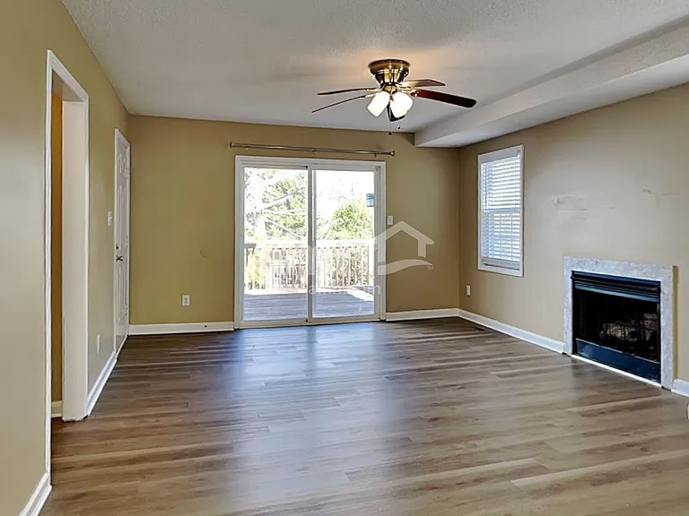 201 Walnut Creek Dr — Photo 4