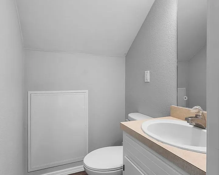 2563 Lisa Dr — Photo 10