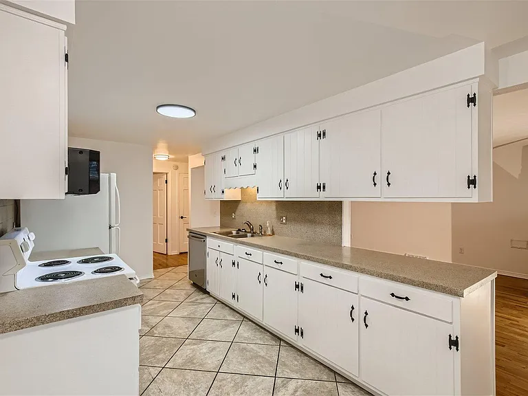 3231 Ammons Ct — Photo 16