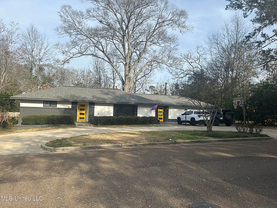 1st image of 110 Oakview Rd