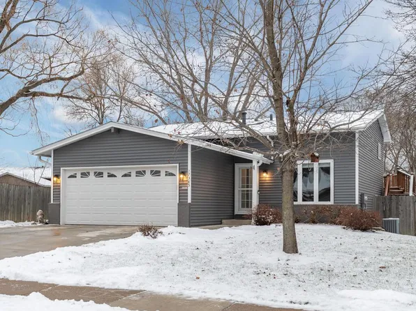 17385 Rustic Hills Dr, Eden Prairie, MN 55346