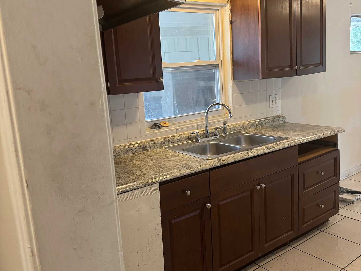 6 bed, 1550 sqft, $2,350 — Photo 2