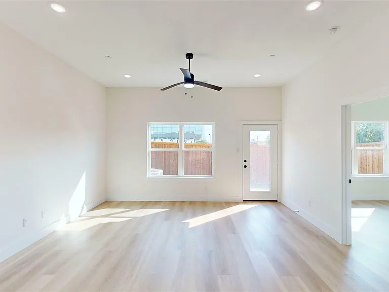 4416 Fatima Dr — Photo 3