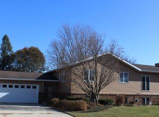 455 Country Club Dr, Garner, IA 50438