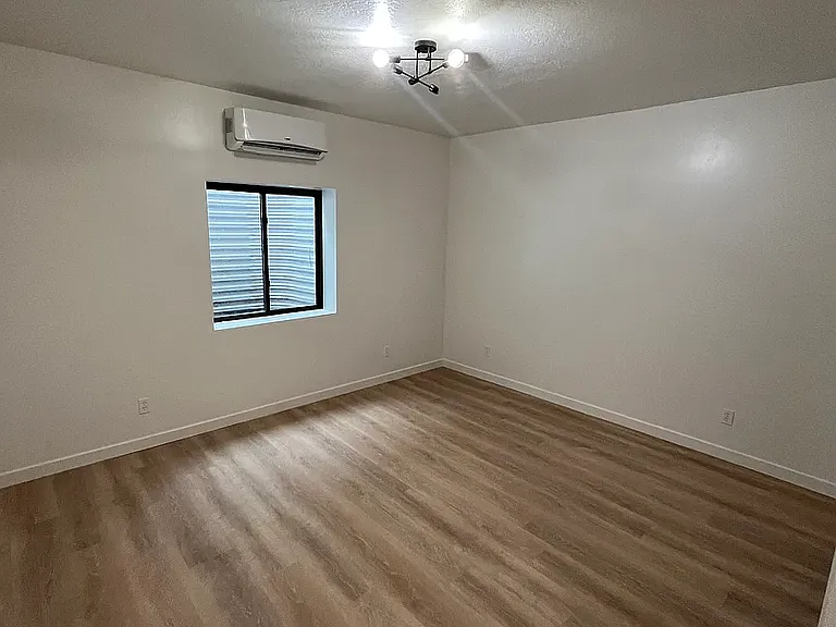 92 W 400 N #B — Photo 7