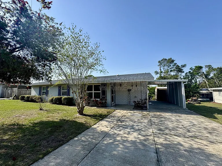 1074 Gerona Ave — Photo 1