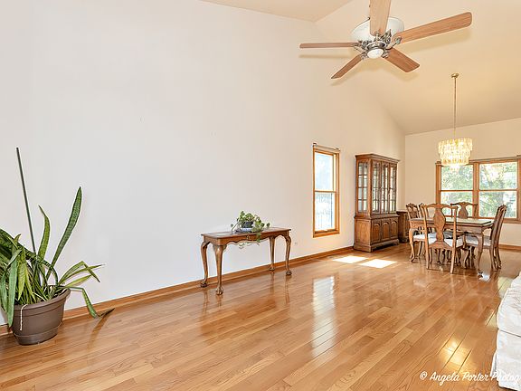 4th image of 350 Thistle Ln