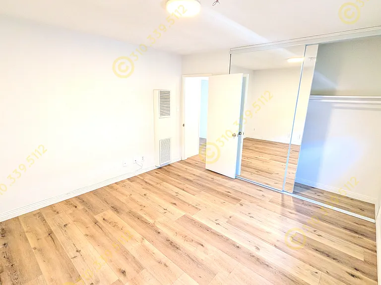 1517 Beloit Ave #8 — Photo 16