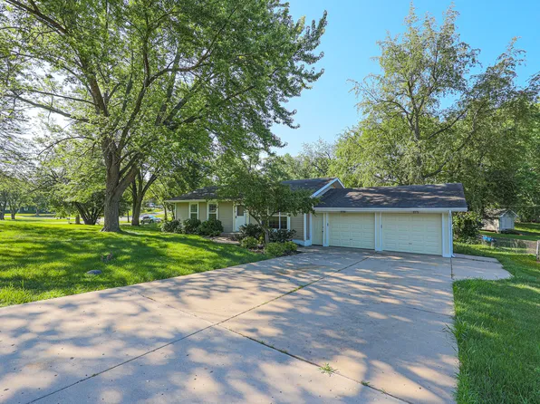 413 Channel Dr, Island Lake, IL 60042