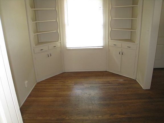 3rd image of 2949 Pacific Ave