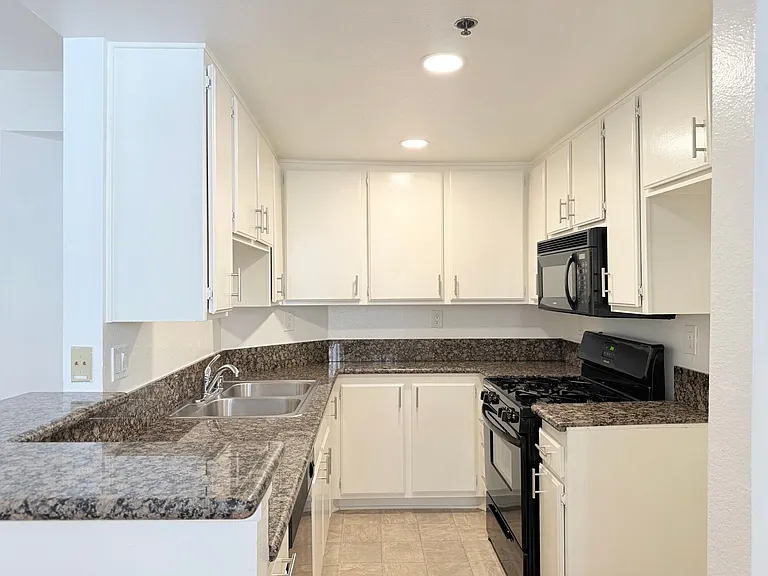 8715 Burton Way - Urban Feel Charming 2 bed 2 bath — Photo 55