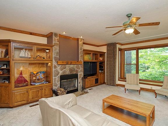 4th image of 6045 Fox Chase Dr