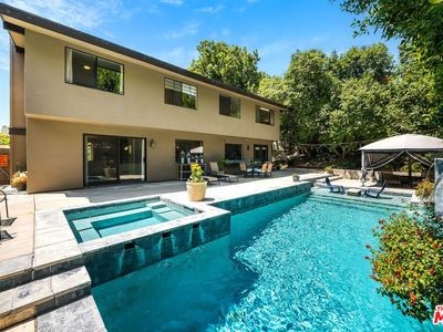 24417 Clipstone St, Woodland Hills, CA, 91367