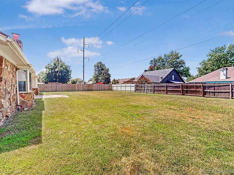 4004 S Maple Ave — Photo 25