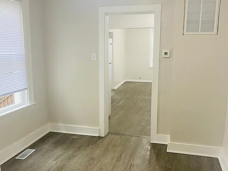 8742 S Buffalo Ave — Photo 6