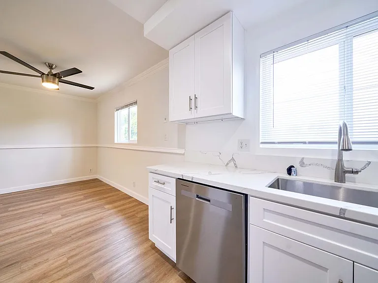 Whitsett 6335 — Photo 13