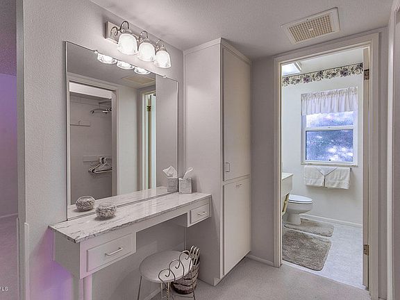 2nd image of 9907 W Kingswood Cir