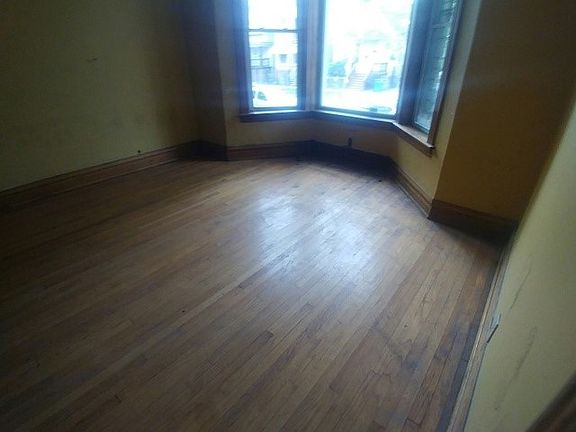 4th image of 553 N Lawler Ave #1