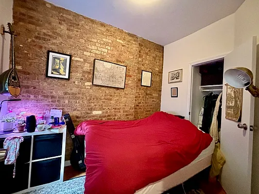 Rented by KNOCKKNOCK LLC | media 4