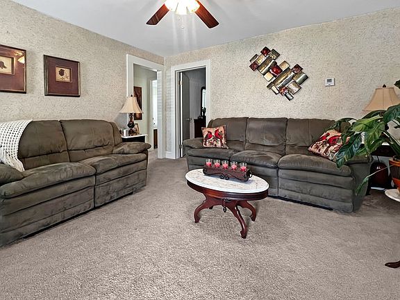 3rd image of 156 Parkway Dr
