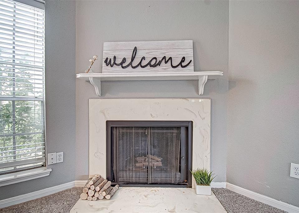Welcome to unit #1403! This is move in ready! Wood Burning fireplace, new carpet and paint. Unit comes with the fridge and a washer and dryer. Gated Community with pools and recreation center. Minutes from 610.