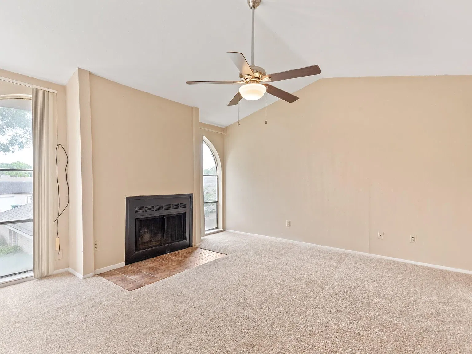 2 bed, 2.5 bath, 1542 sqft, $1,300 — Photo 3