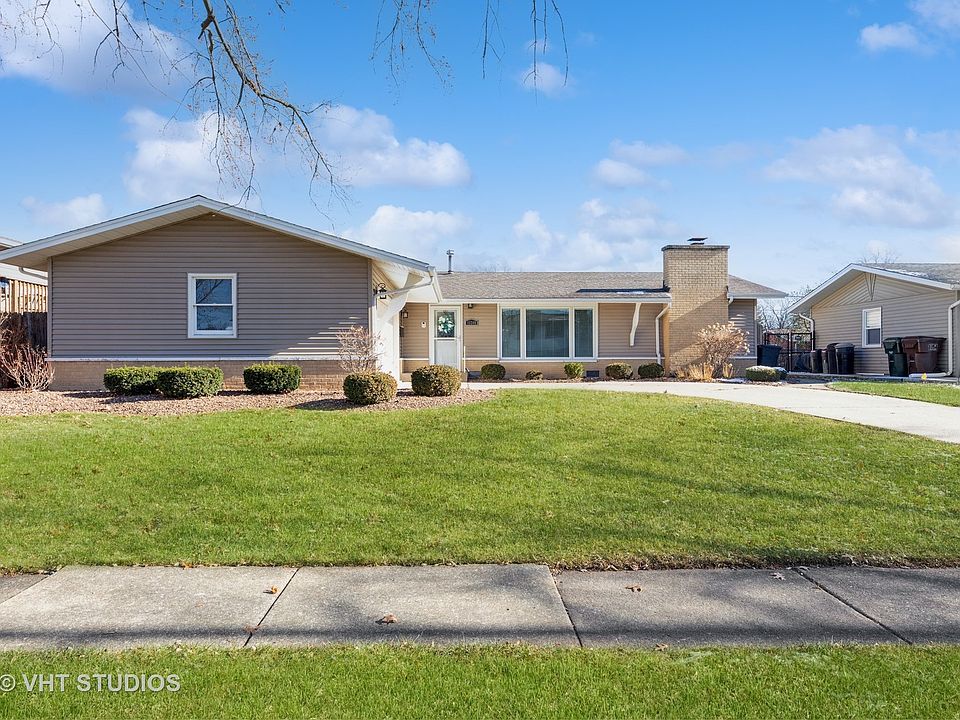 1st image of 15249 Arroyo Dr