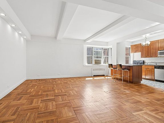 2nd image of 550 Grand St APT H7g