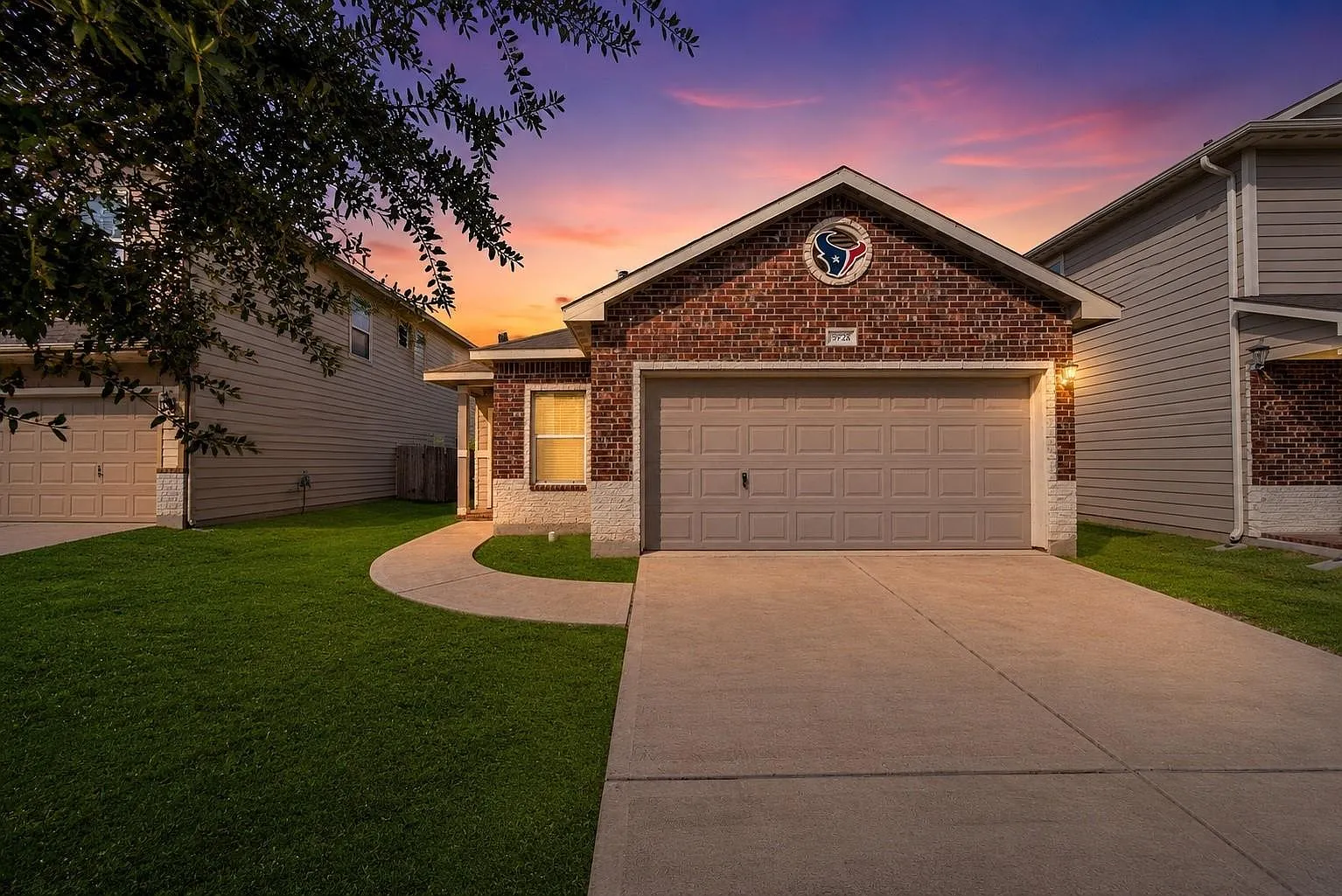 3 bed, 2.0 bath, 1762 sqft, $2,100 — Photo 3