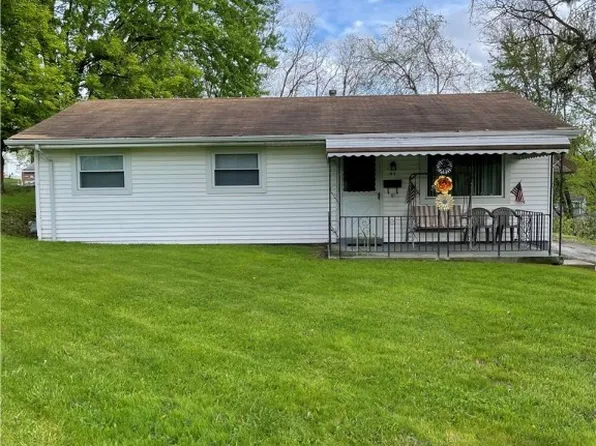 61 Ensley Dr, Campbell, OH 44405