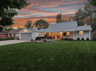 7317 N Crossway Rd, Fox Pt, WI 53217